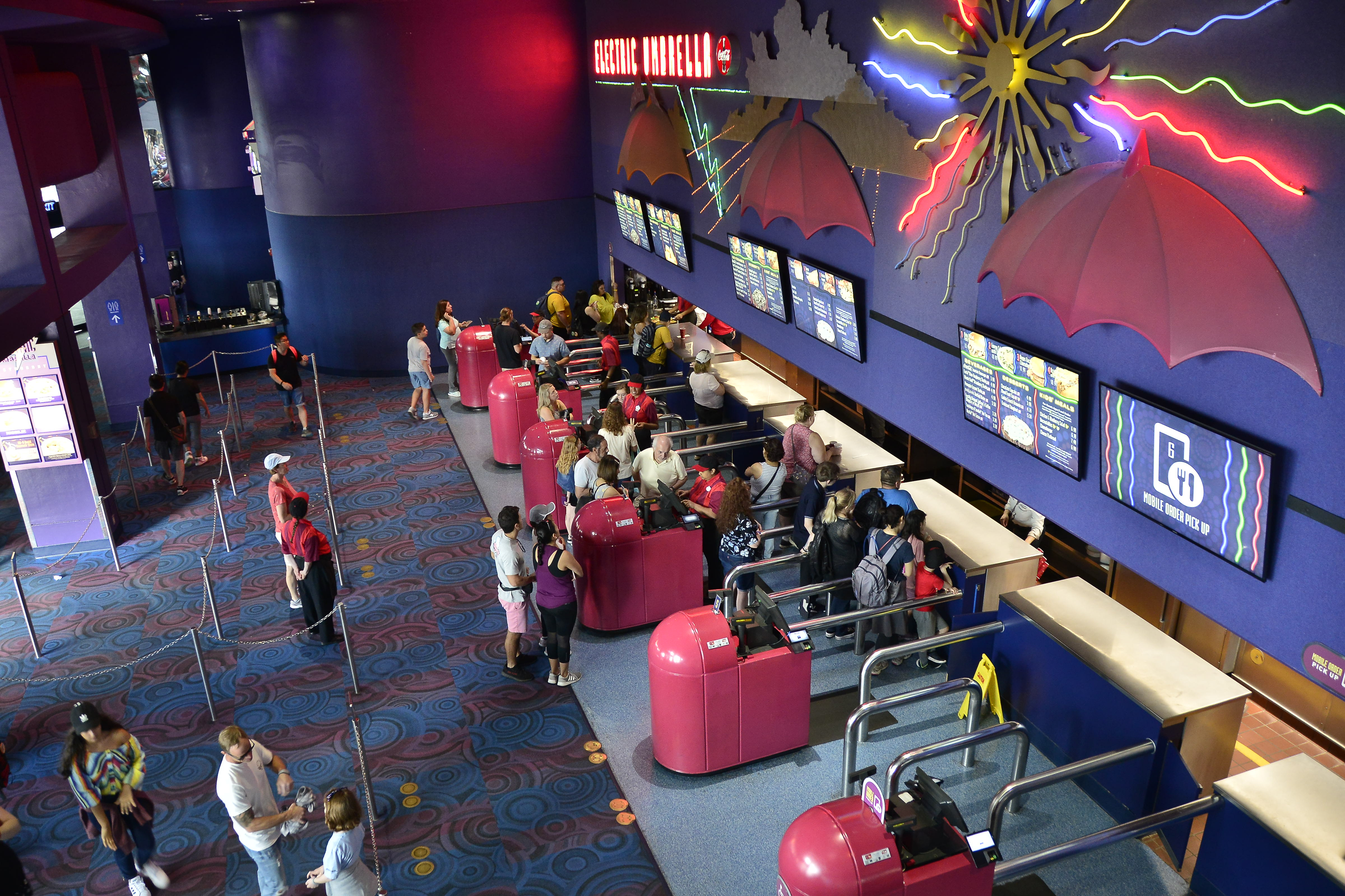 PHOTOS, VIDEO Neon and Talking Trash Cans One Final Tour of the