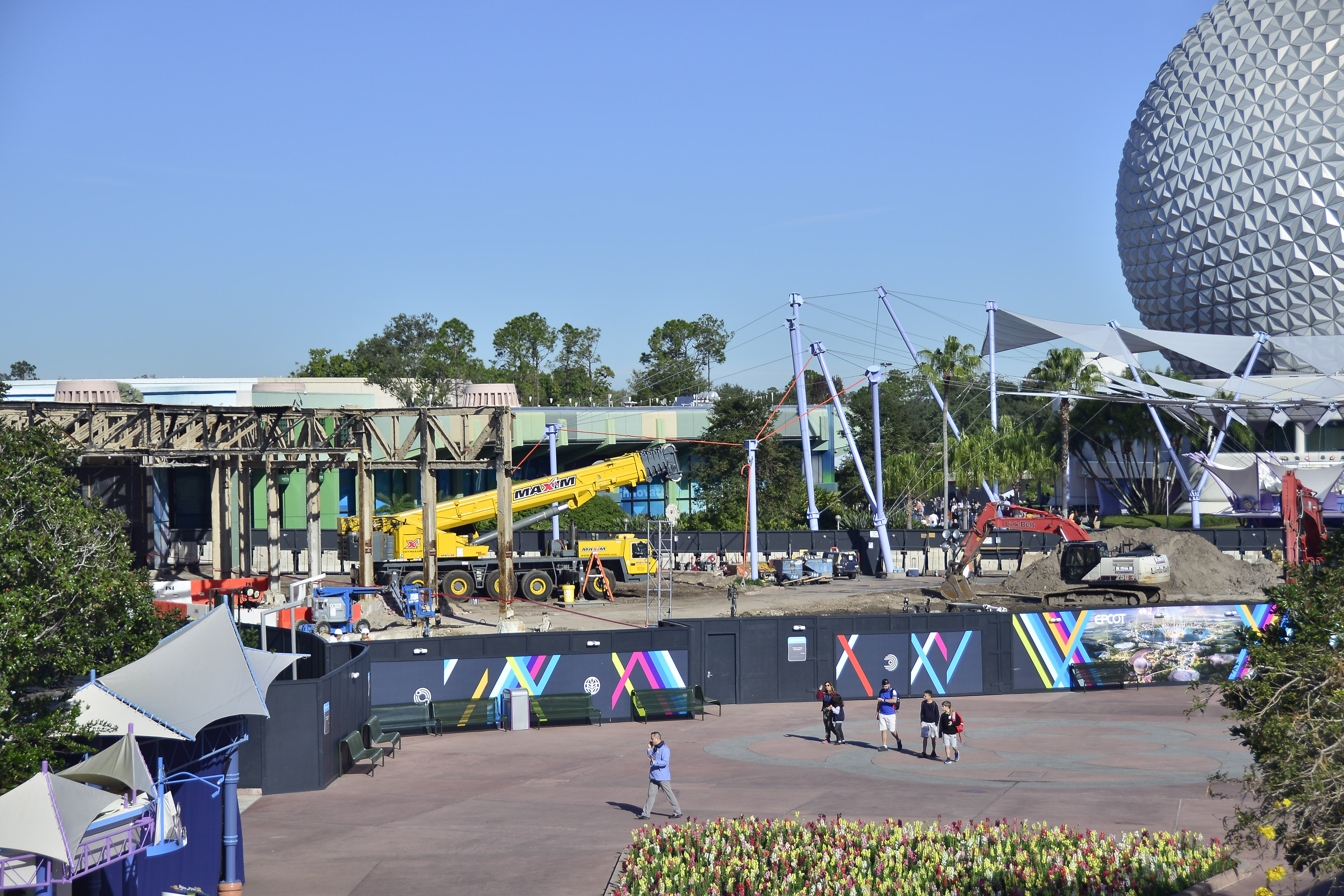 PHOTOS: More Steel Frame Segments Removed During Innoventions West