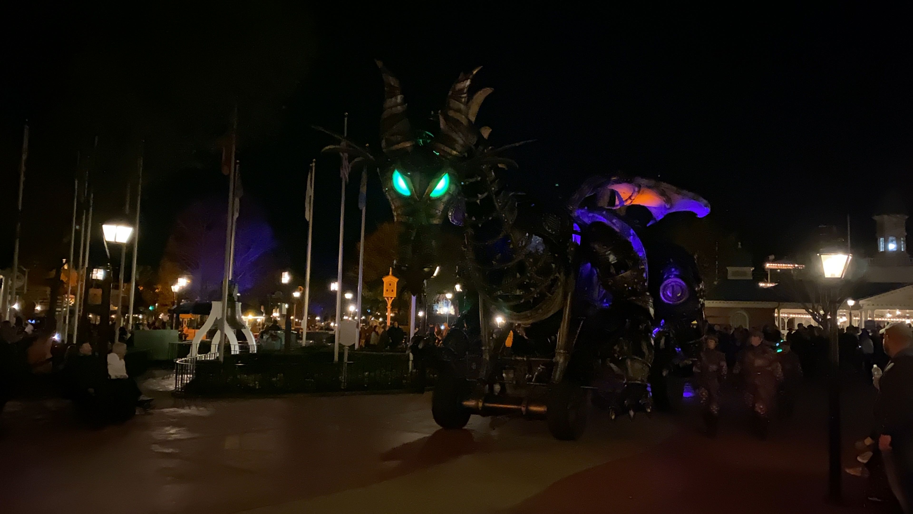 PHOTOS, VIDEO: Watch The Wicked New Villains Cursed Caravan Parade For ...