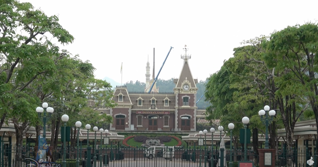 hkdl hong kong disneyland castle of magical dreams construction april 26 11