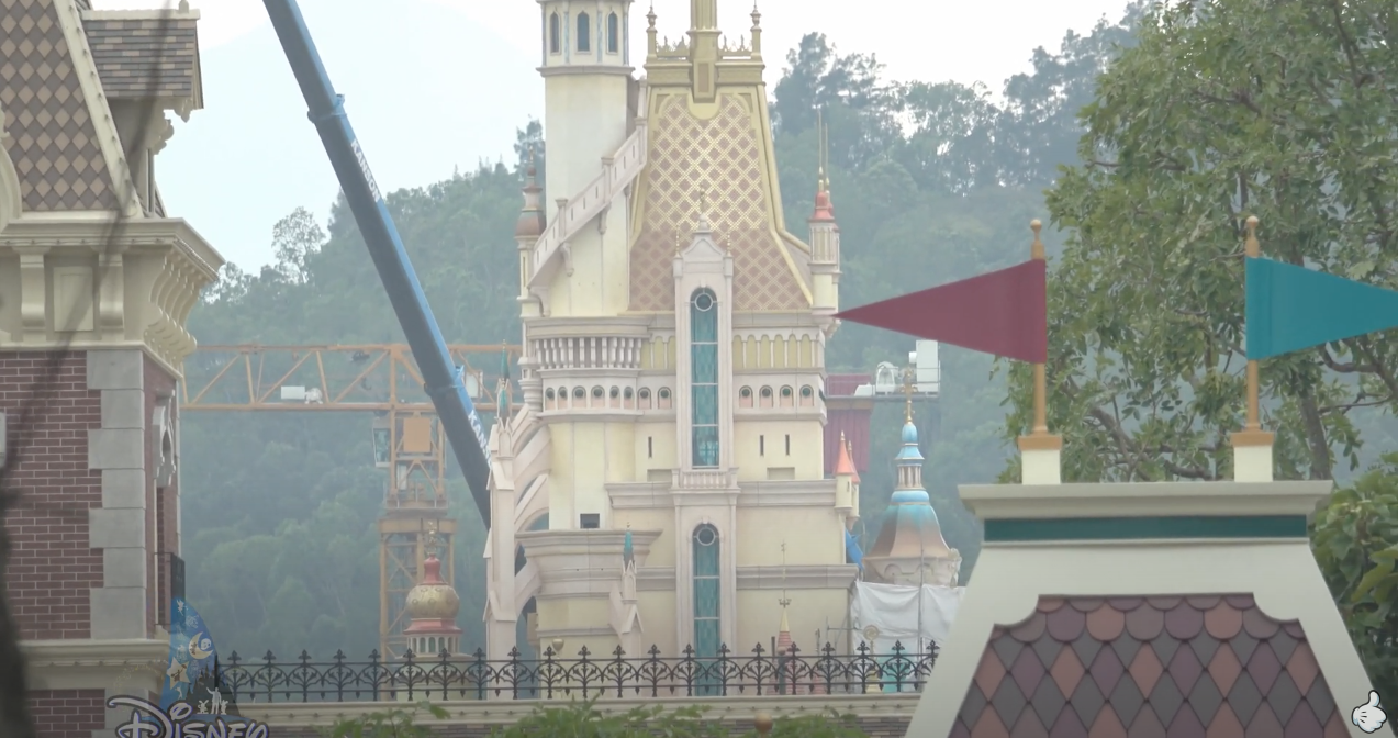 hkdl hong kong disneyland castle of magical dreams construction april 26 12