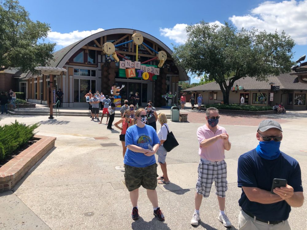 Disney Springs 5 20 20 earl of sandwich long line