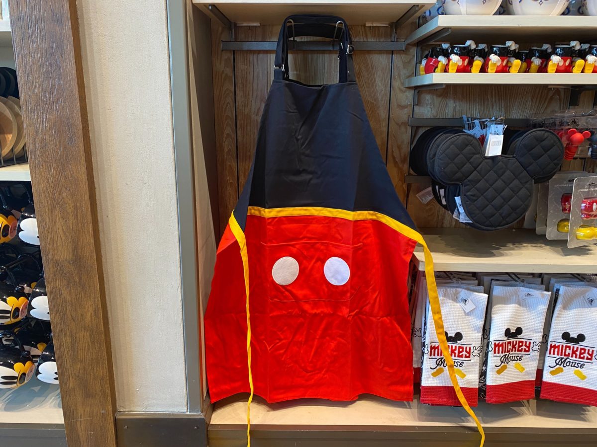 Mickey apron open 1