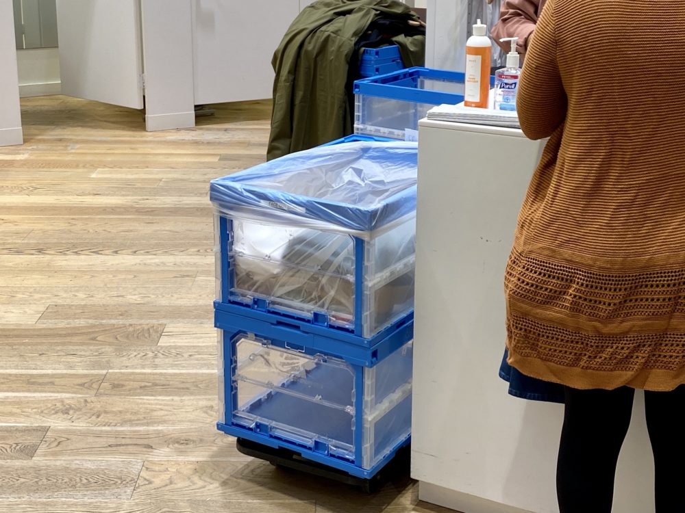 Uniqlo containment