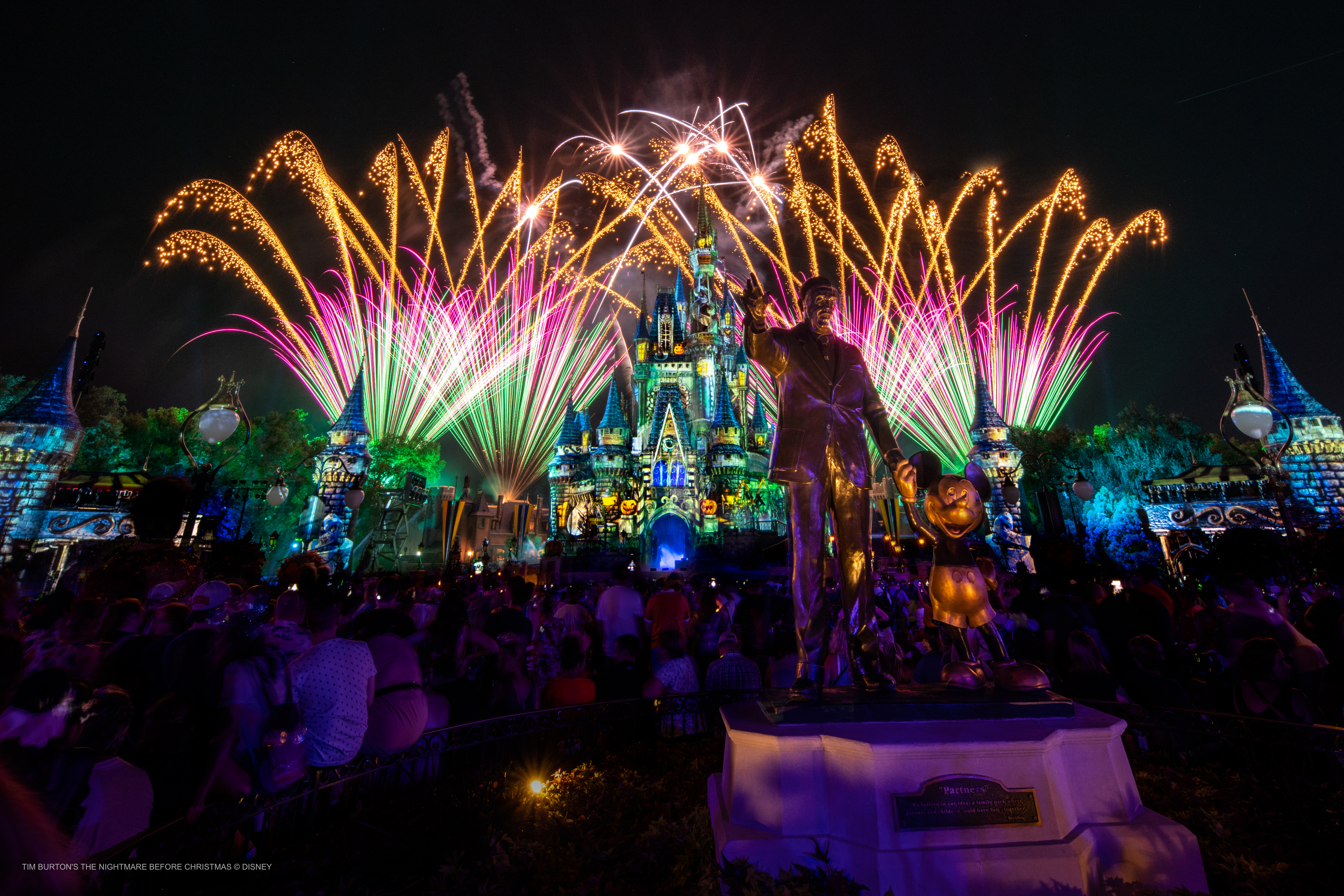 PHOTOS: New Halloween PhotoPass Wallpapers Now Available from Walt