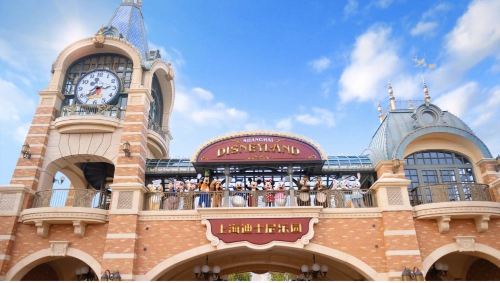 shanghai disneyland character placement coronavirus pandemic 3