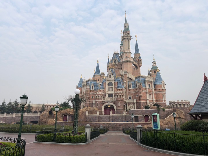 shanghai disneyland featured image 1