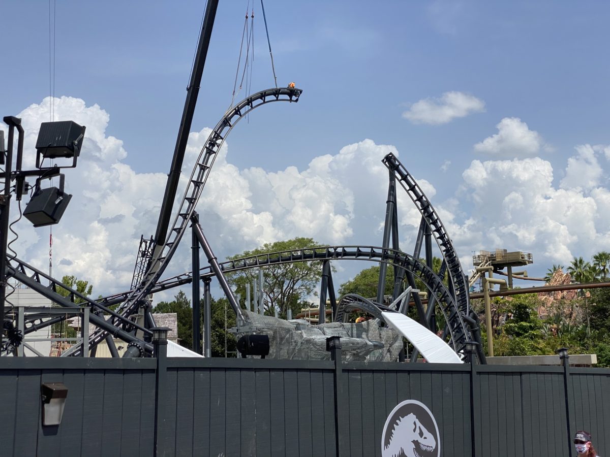 velocicoaster roller coaster construction jurassic park islands of adventure june 26 2020