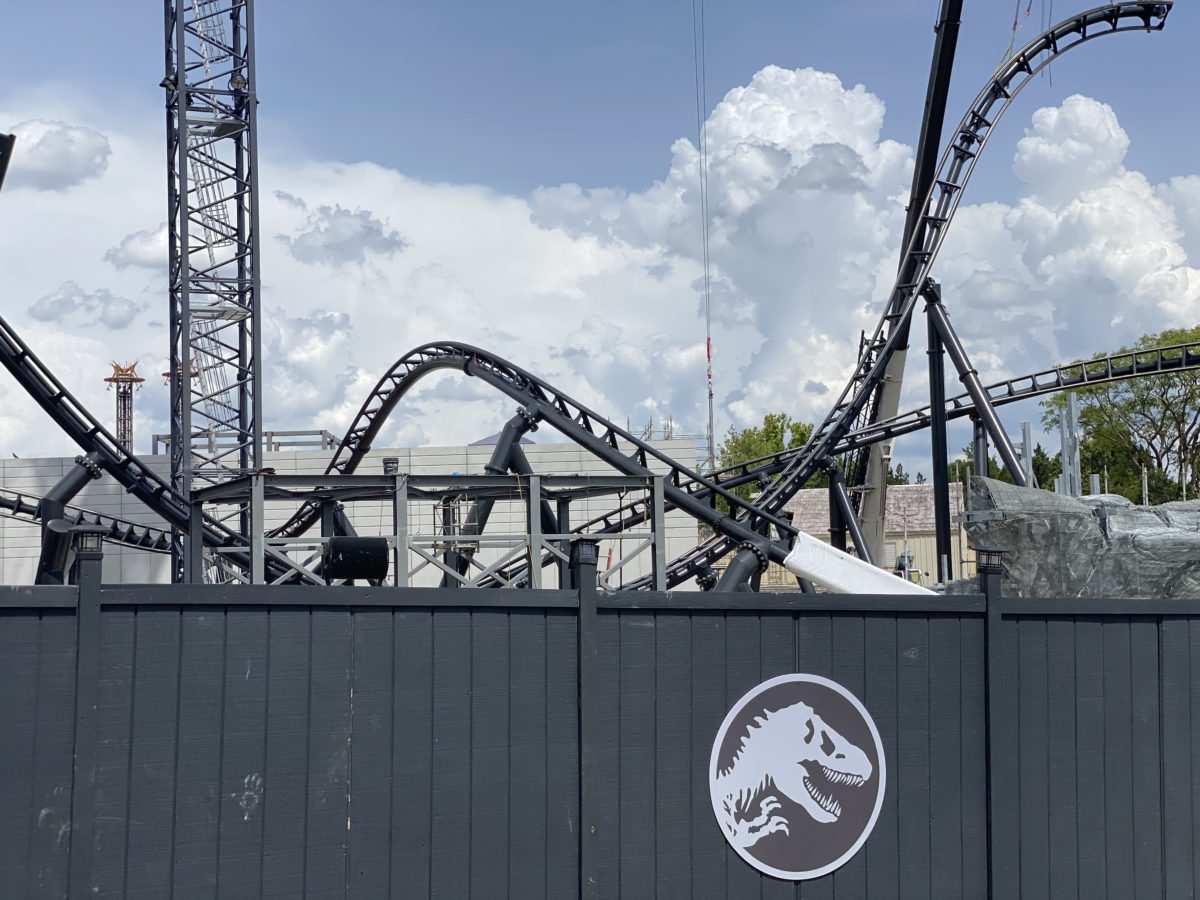 velocicoaster roller coaster construction jurassic park islands of adventure june 26 2020