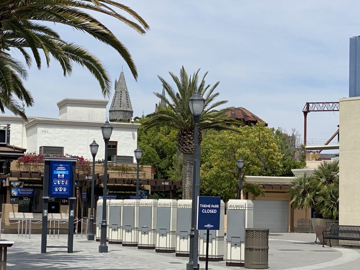 Universal Studios Hollywood gate