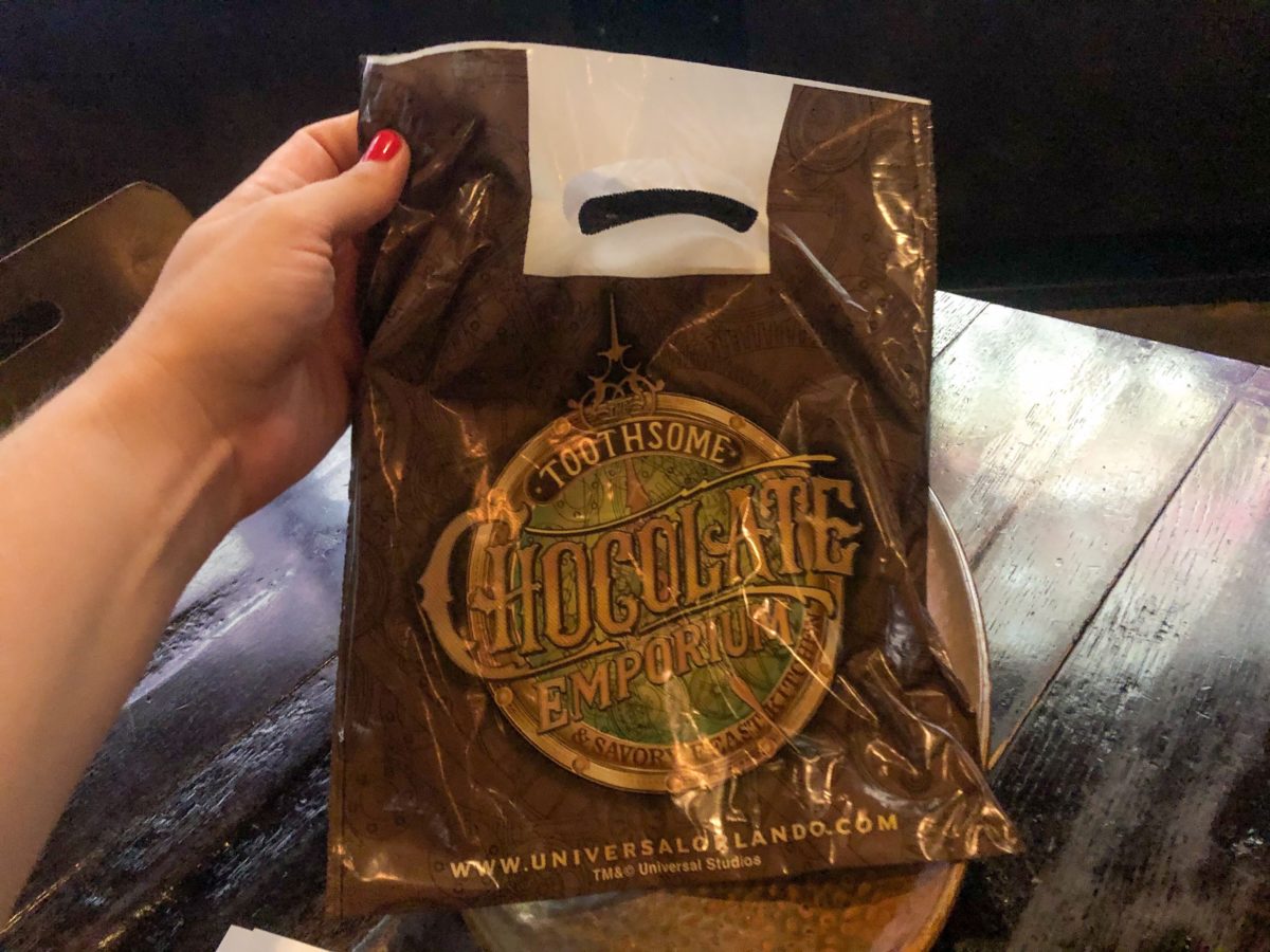face mask holder toothsome chocolate emporium and savory feast kitchen bag universal citywalk
