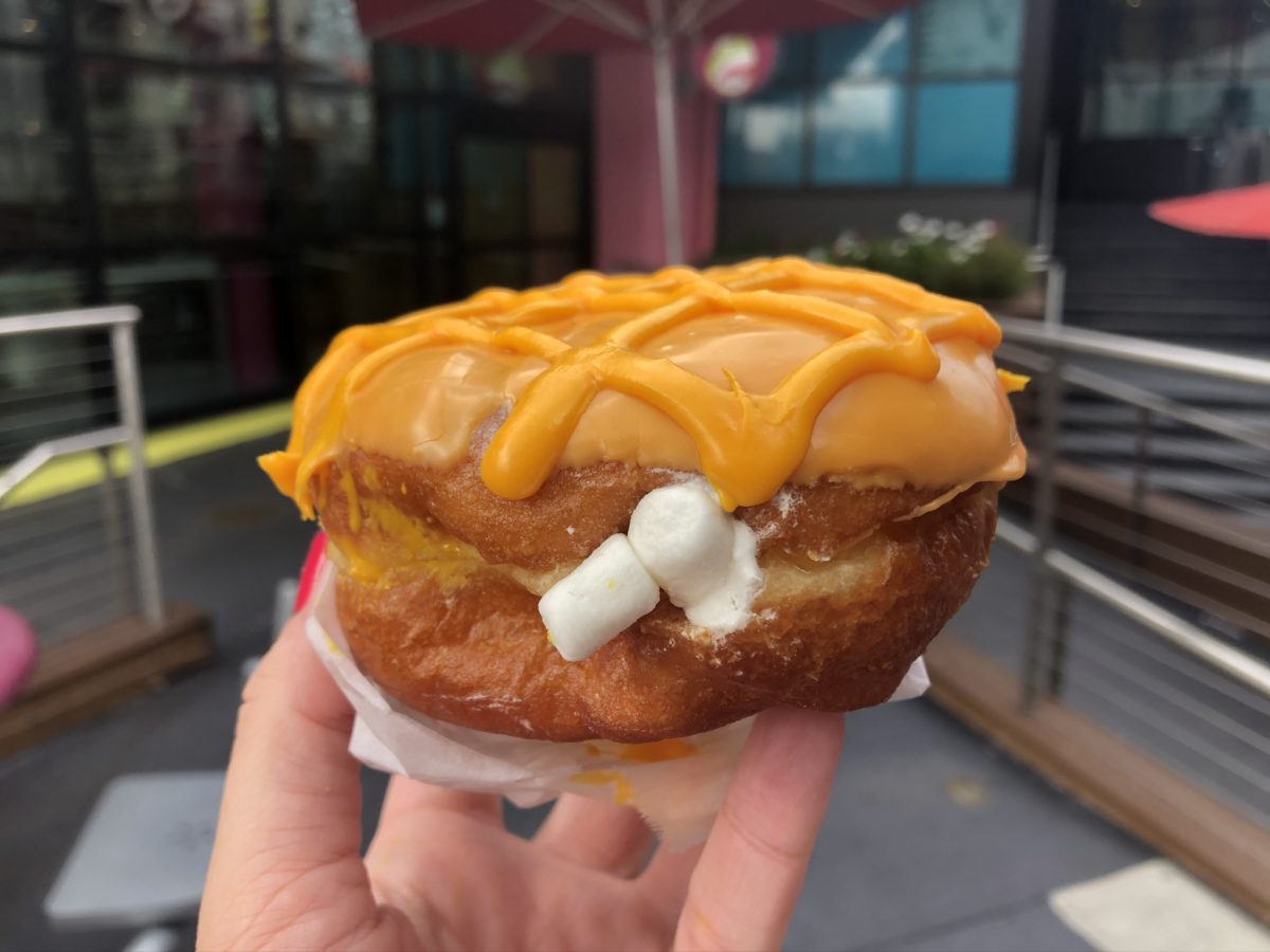 Voodoo Doughtnut UOAP Annual Passholder Pina Colada Donut Review June 2020 46