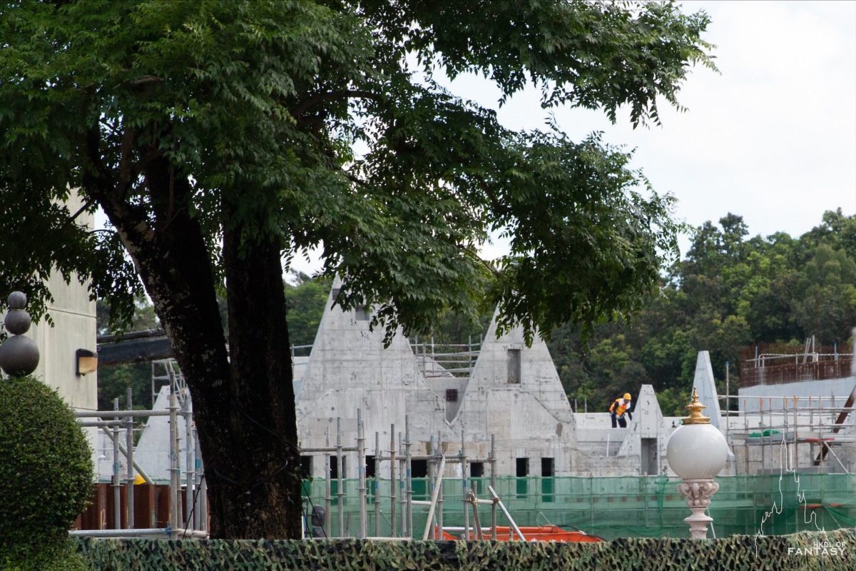 arendelle castle construction hong kong disneyland 1