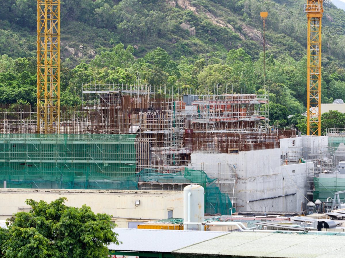 arendelle castle construction hong kong disneyland 3