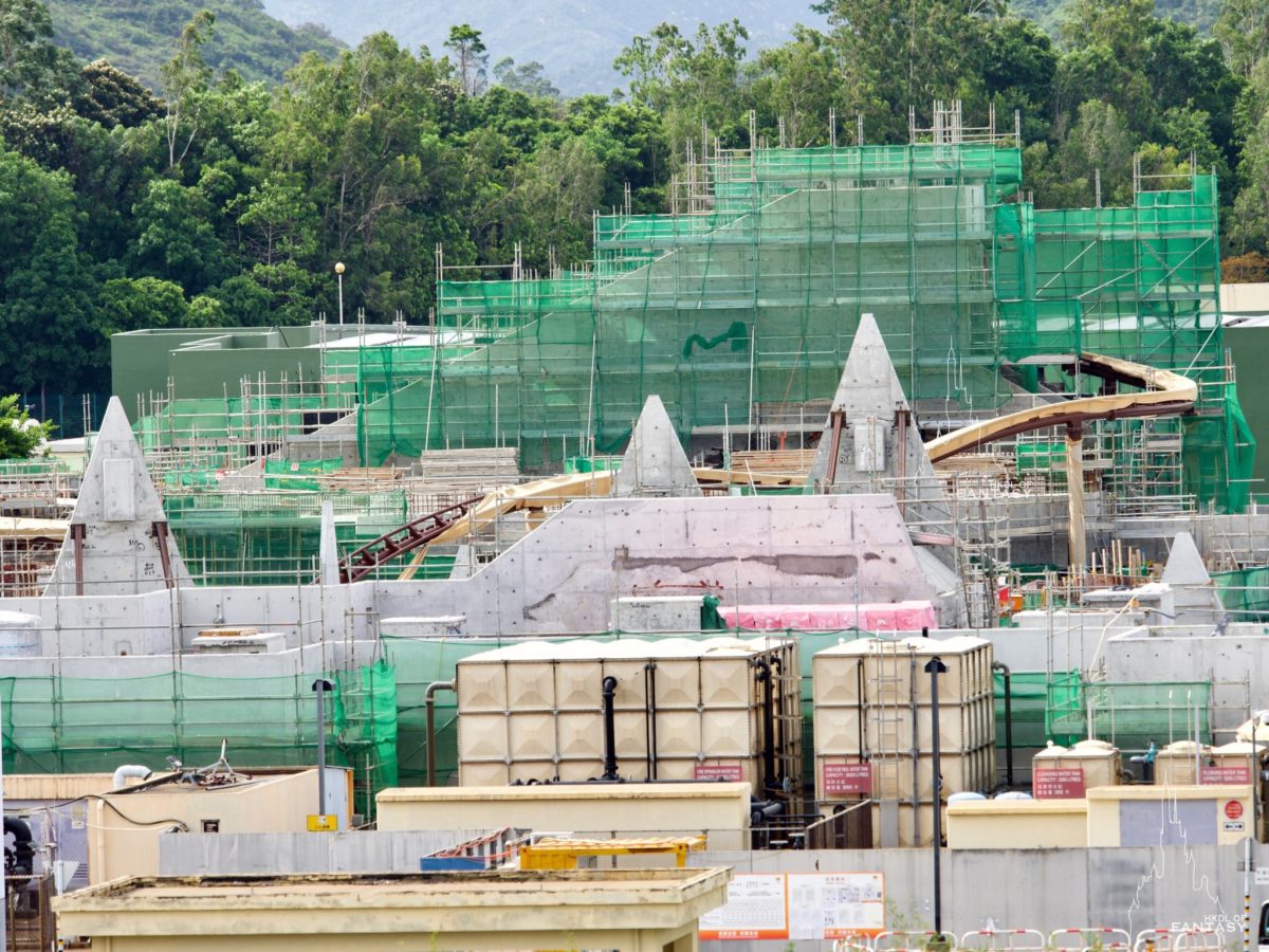 arendelle castle construction hong kong disneyland 4