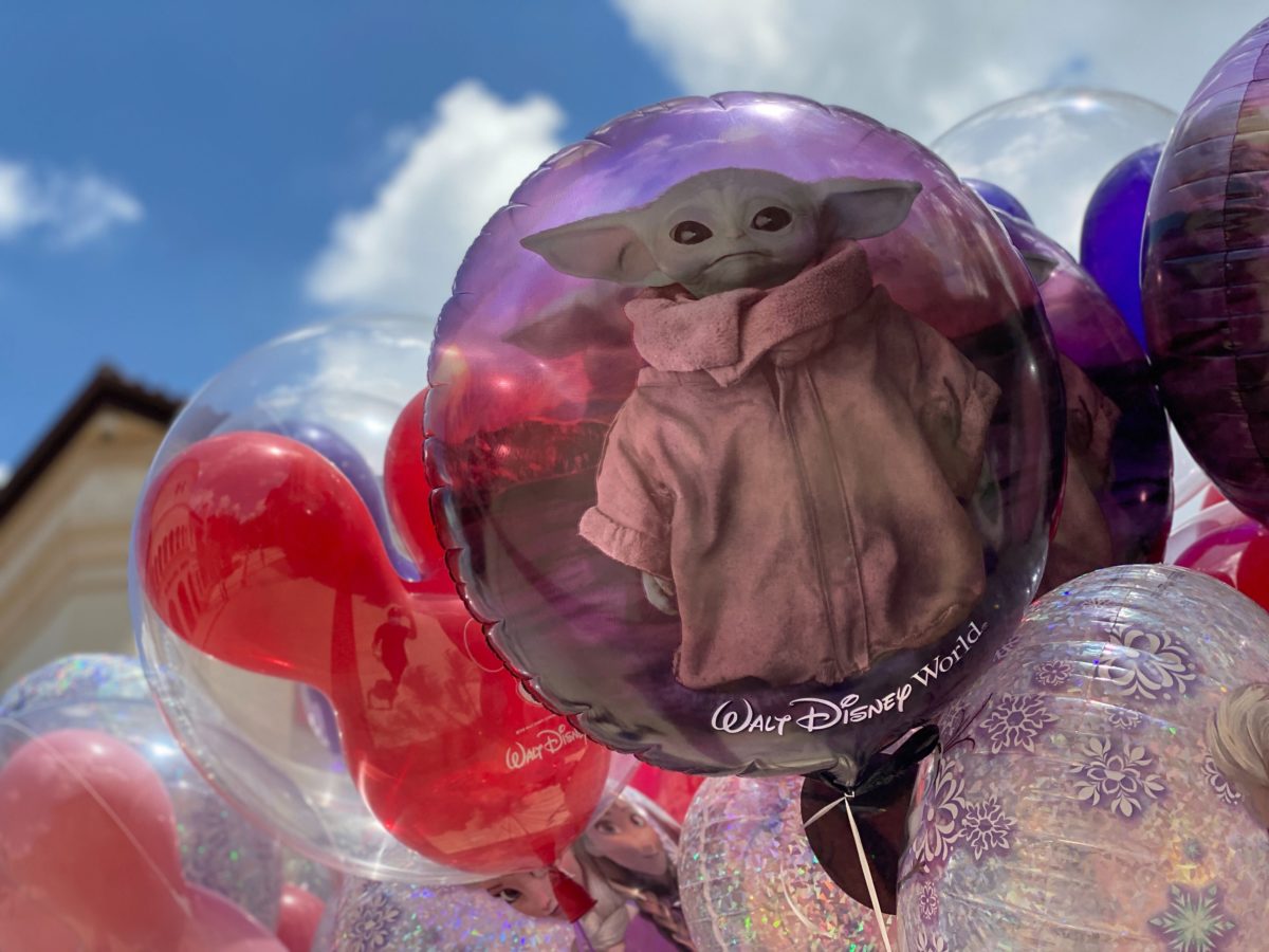 Download PHOTOS: New Baby Yoda Walt Disney World Balloon Arrives at ...