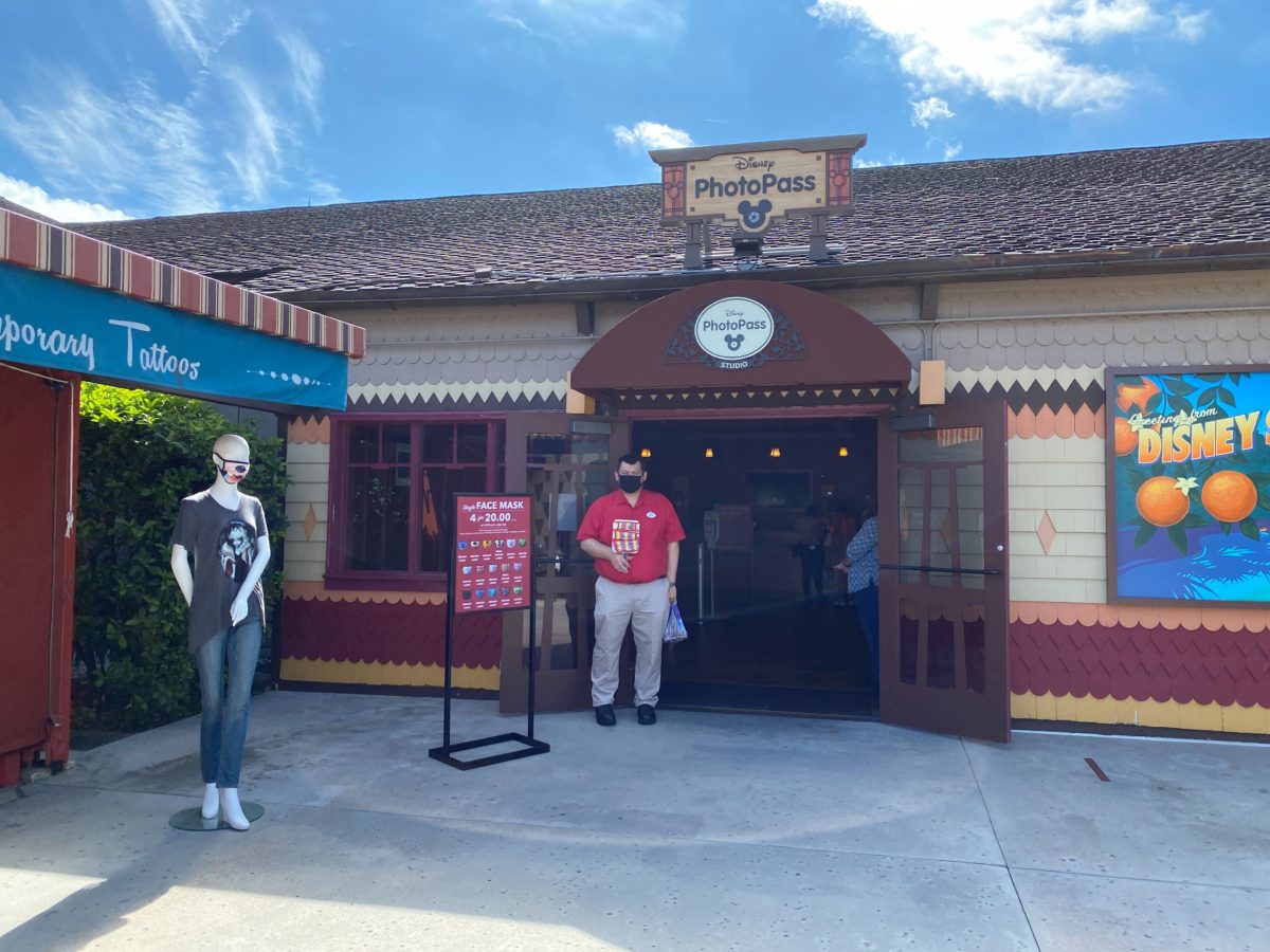 face mask photo pass disney springs