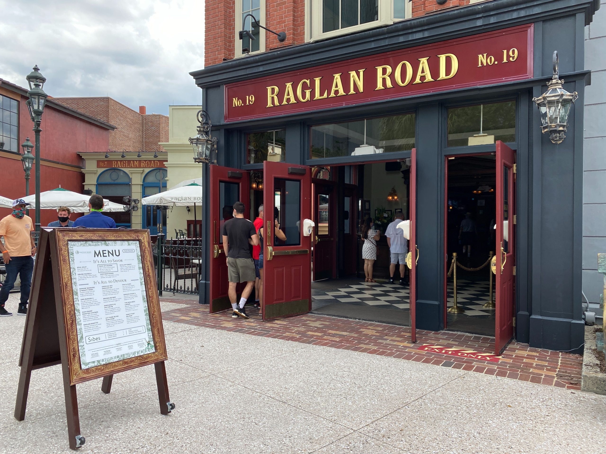 PHOTOS Raglan Road Irish Pub and Shop for Ireland Store Reopens at