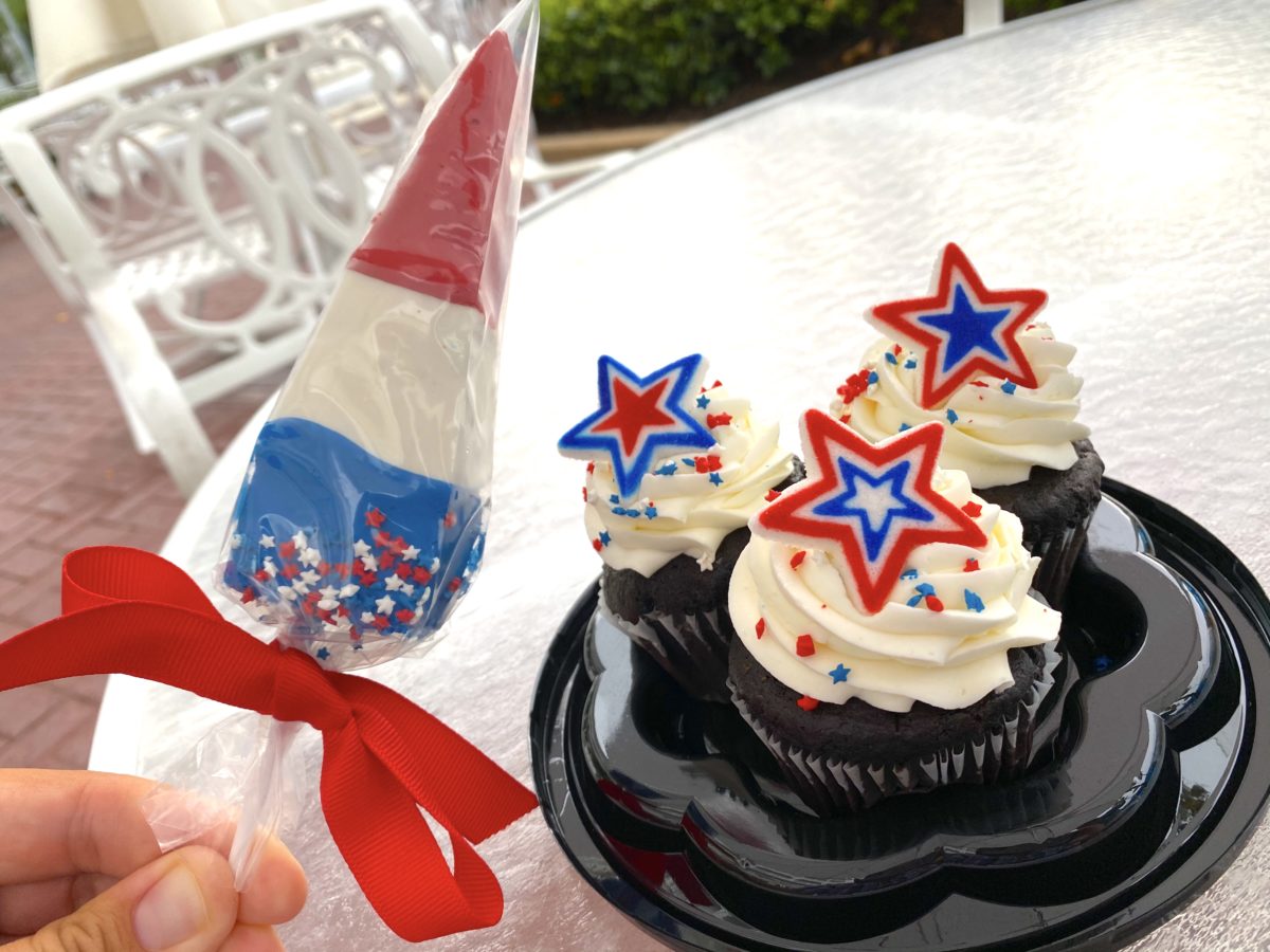 4th of july cake pop cupcake grand floridian 12