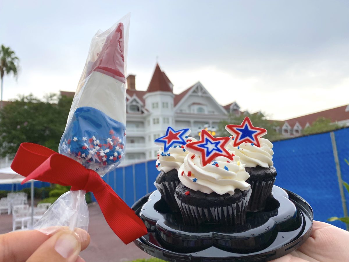 4th of july cake pop cupcake grand floridian 13