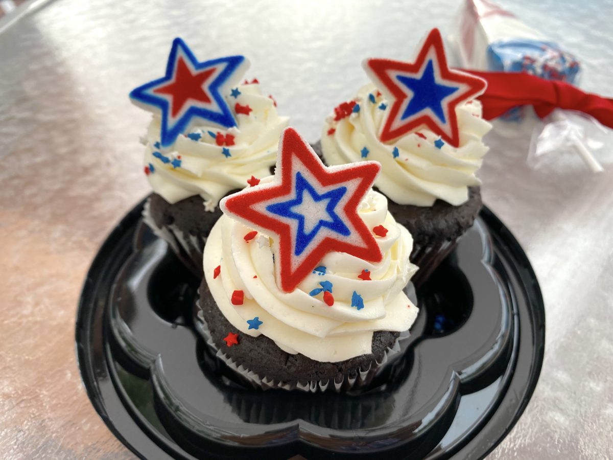 4th of july cake pop cupcake grand floridian 15
