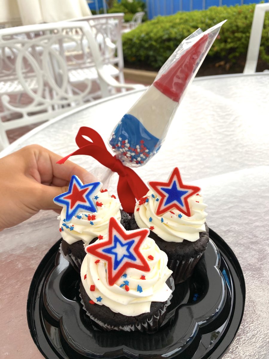 4th of july cake pop cupcake grand floridian 9