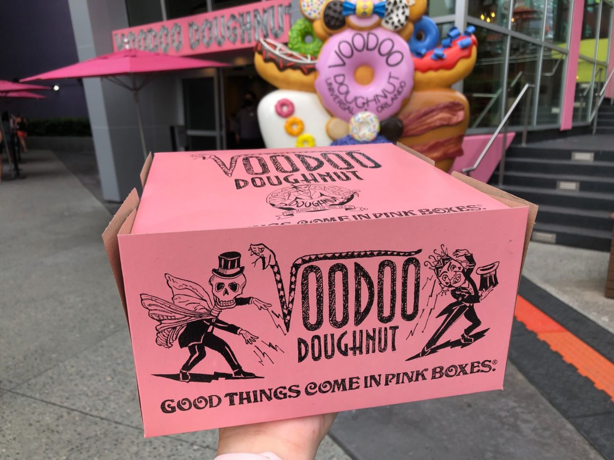 Apple Pie Voodoo Doughnut Review July 4 2020 CityWalk Universal Orlando 11