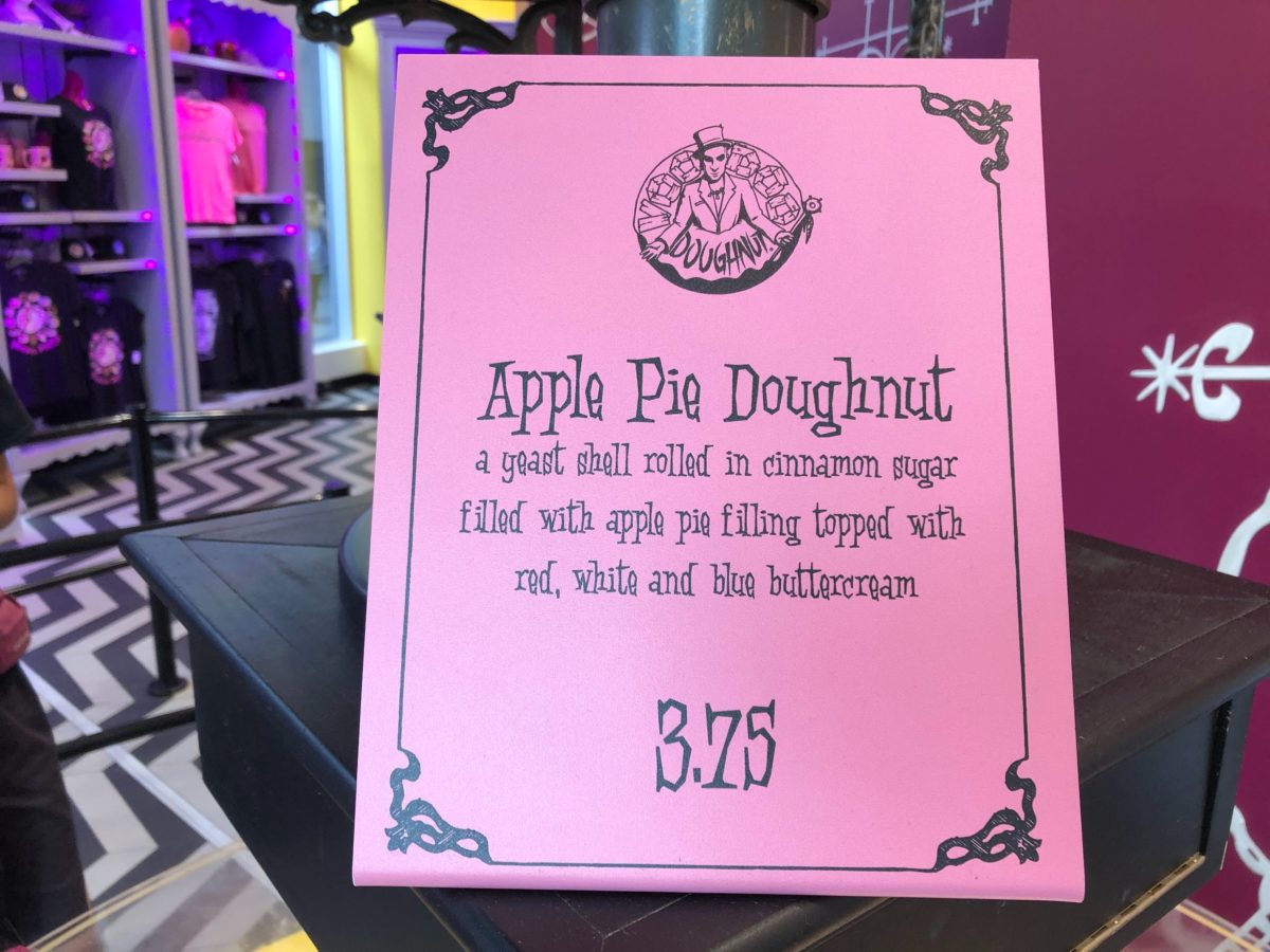 Apple Pie Voodoo Doughnut Review July 4 2020 CityWalk Universal Orlando 12