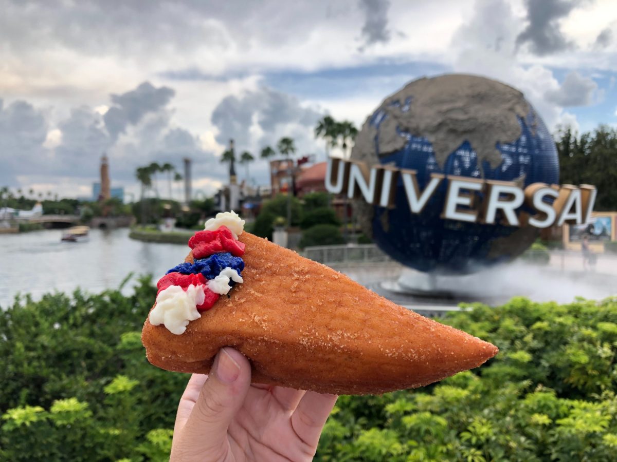 Apple Pie Voodoo Doughnut Review July 4 2020 CityWalk Universal Orlando 9