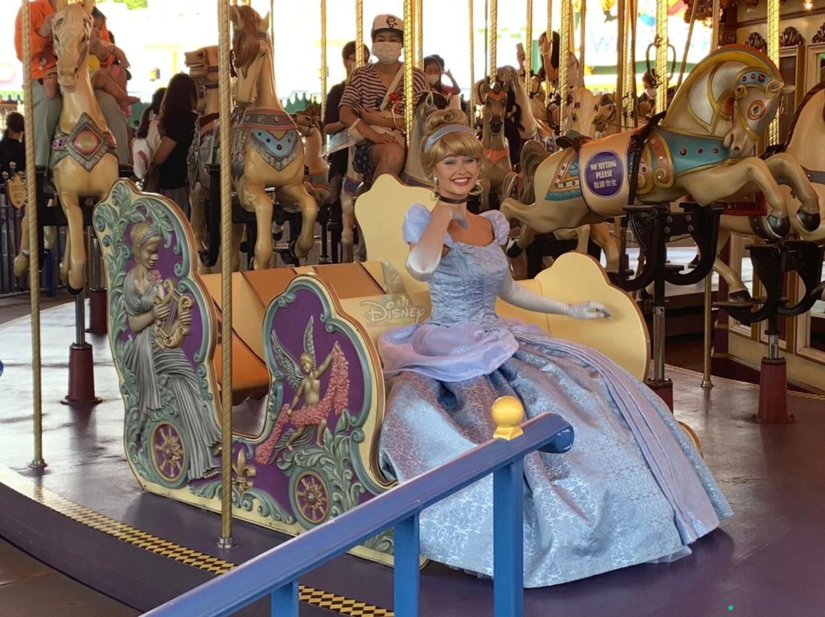 cinderella riding carousel hkdl