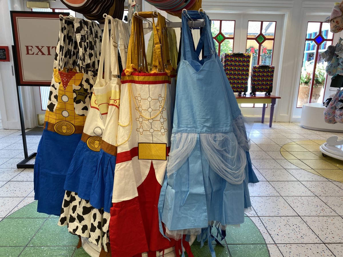 Disney character apron cinderella with prince