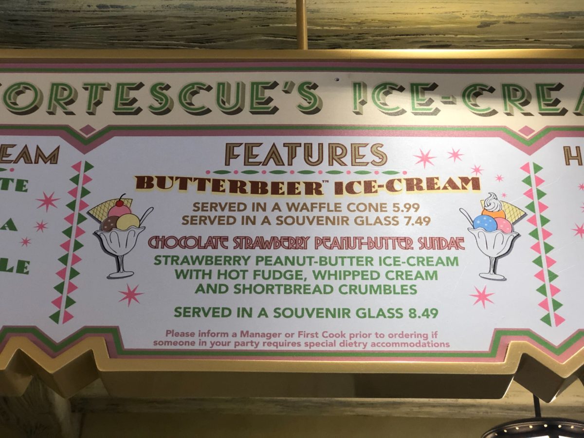 FloreanFortescuesIceCreamParlour DiagonAlley Chocolate Strawberry Peanut Butter Sundae Review July2020 2