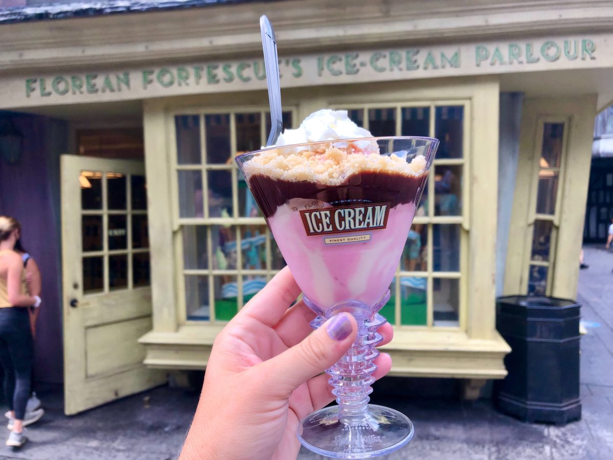 FloreanFortescuesIceCreamParlour DiagonAlley Chocolate Strawberry Peanut Butter Sundae Review July2020 7