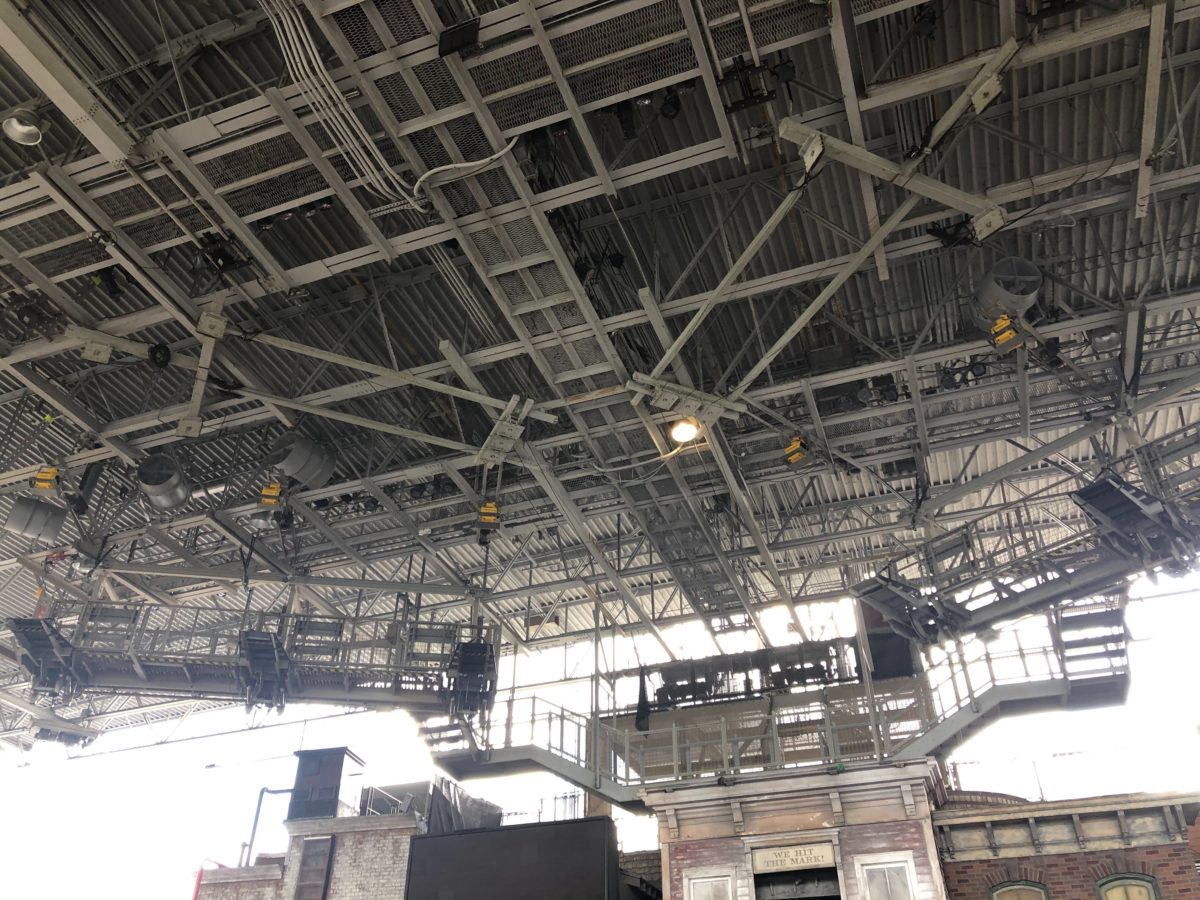 Fear Factor Live Rigging in the Ceiling. Cars Missing