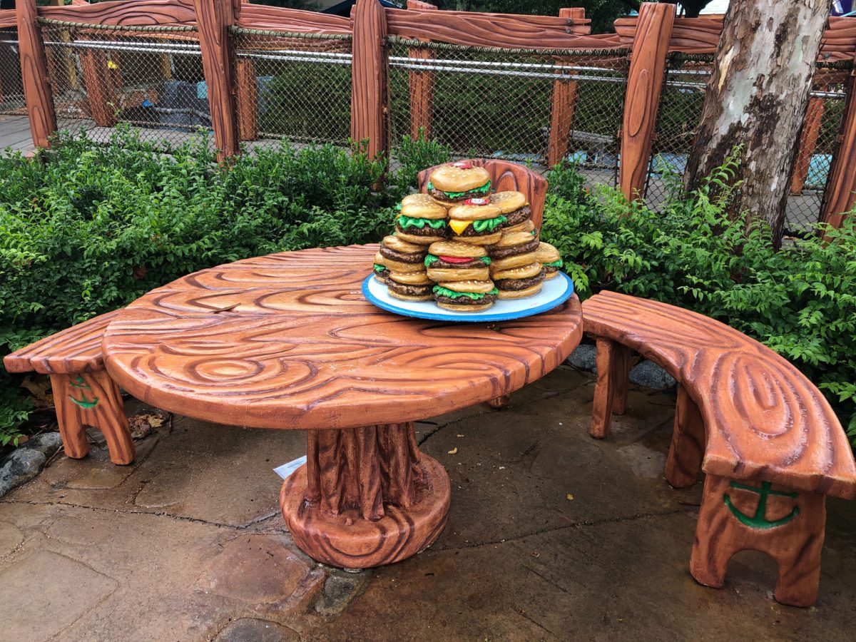 Wimpy's Burgers Islands of Adventure Burger Plate Table