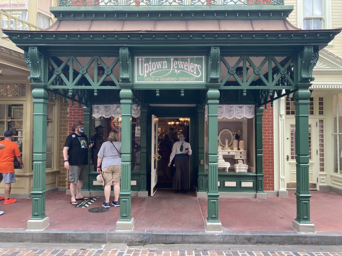 uptown jewelers in magic kingdom park at walt disney world