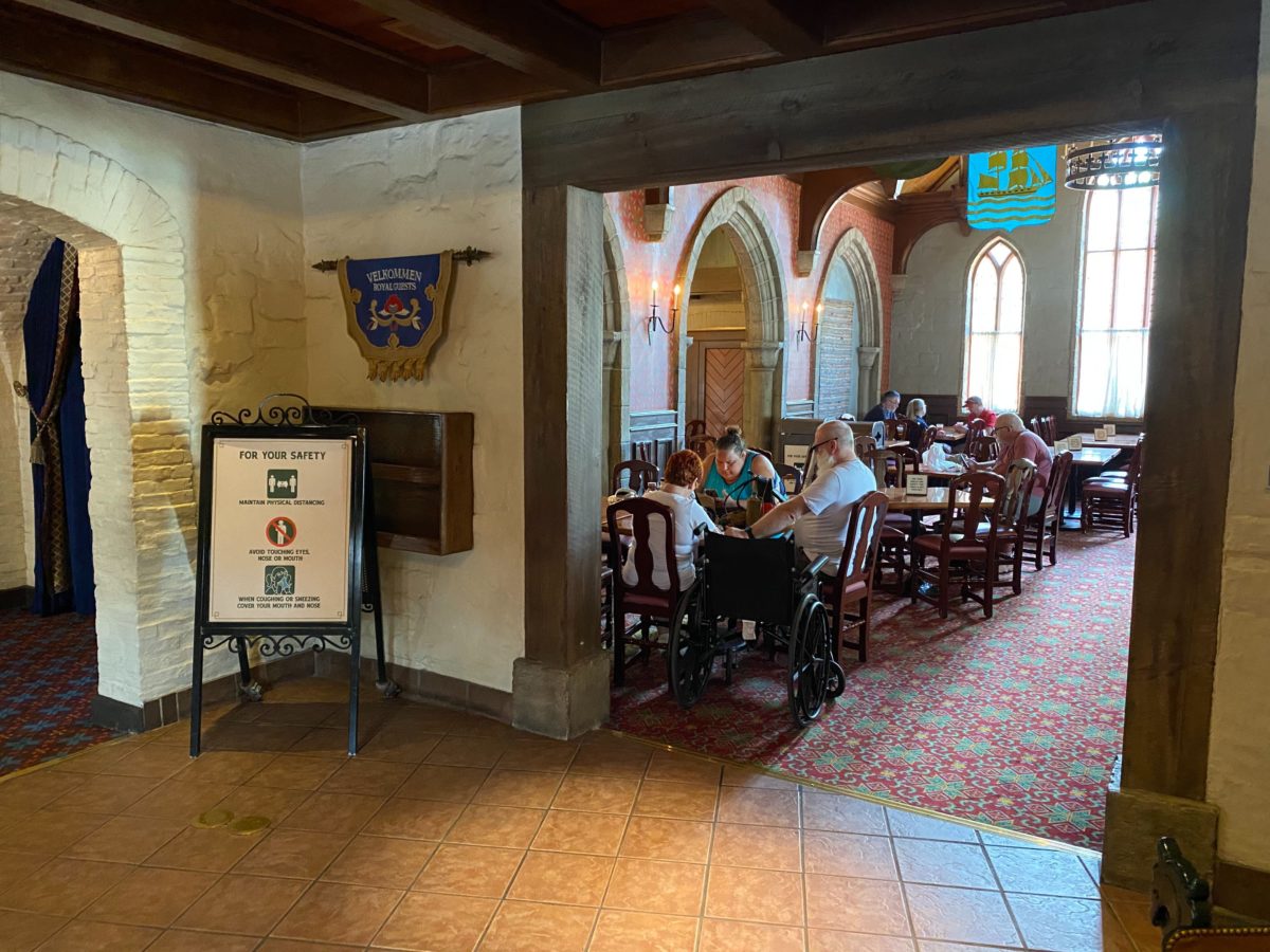 akershus royal banquet hall face mask relaxation station norway epcot 3