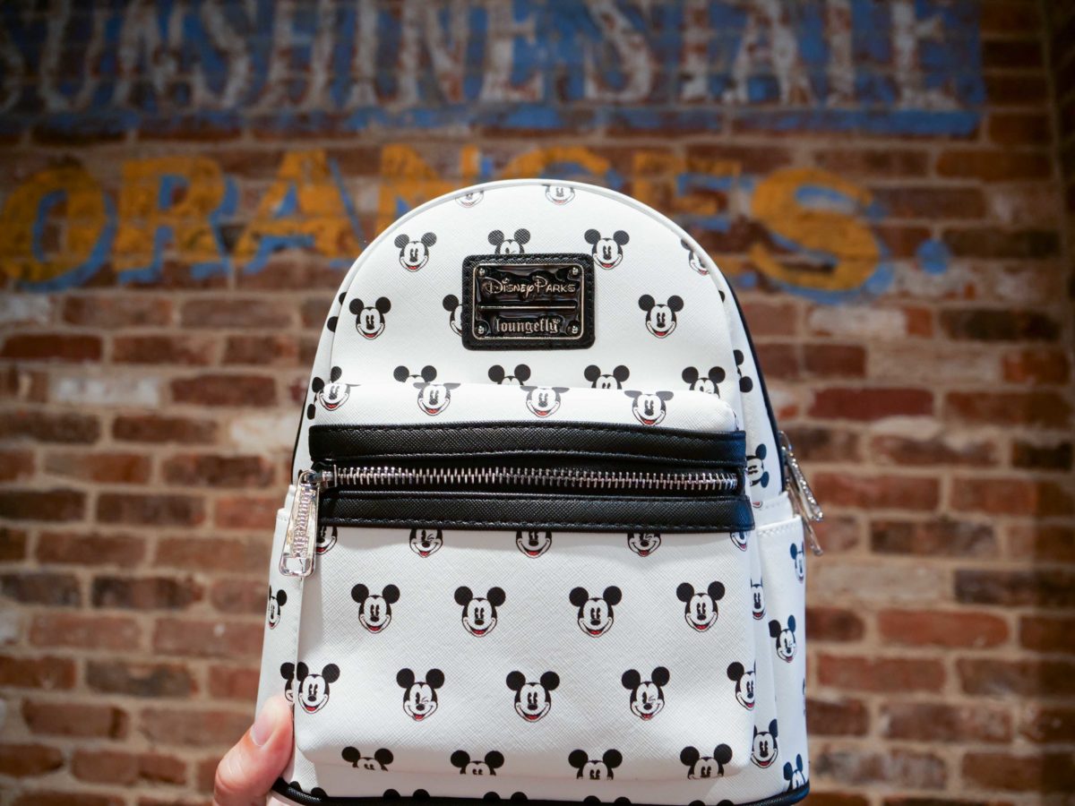 White loungefly 2025 mickey backpack