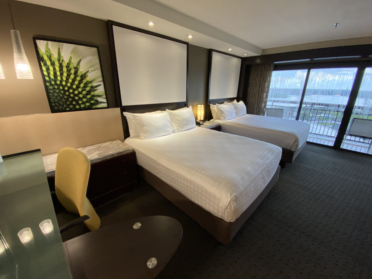 PHOTOS VIDEO Tour A Theme Park View Main Tower Room At Disney S Contemporary Resort WDW News