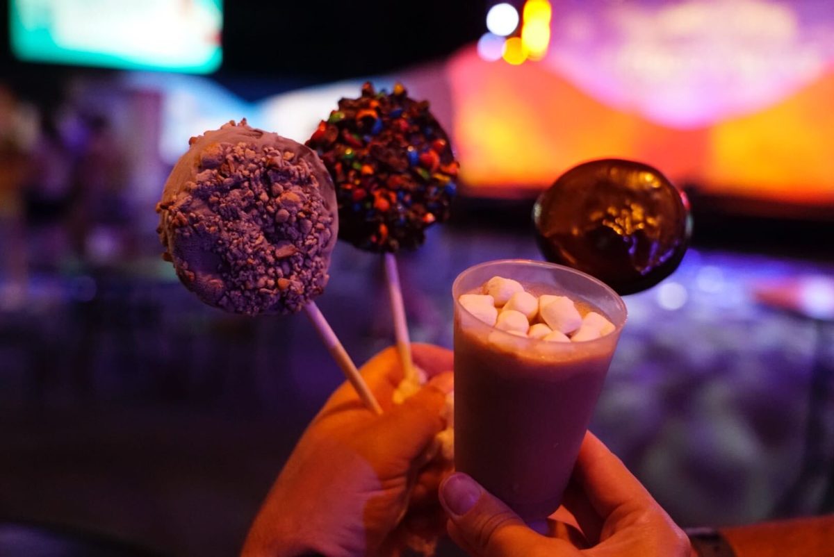 desserts and champagne booth fw epcot cake pops