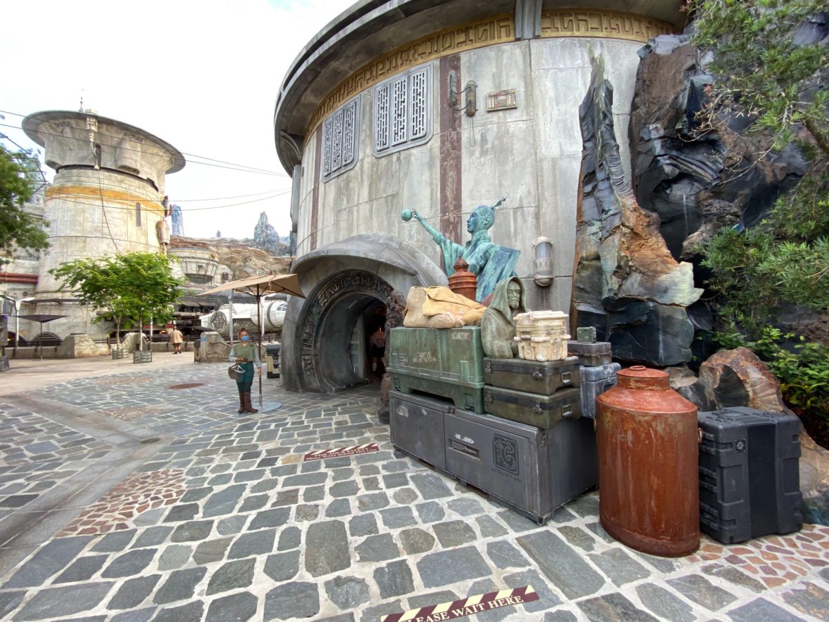 Dok-Ondar's Den of Antiquities Reopens with Social Distancing at Star Wars: Galaxy’s Edge in Disney’s Hollywood Studios