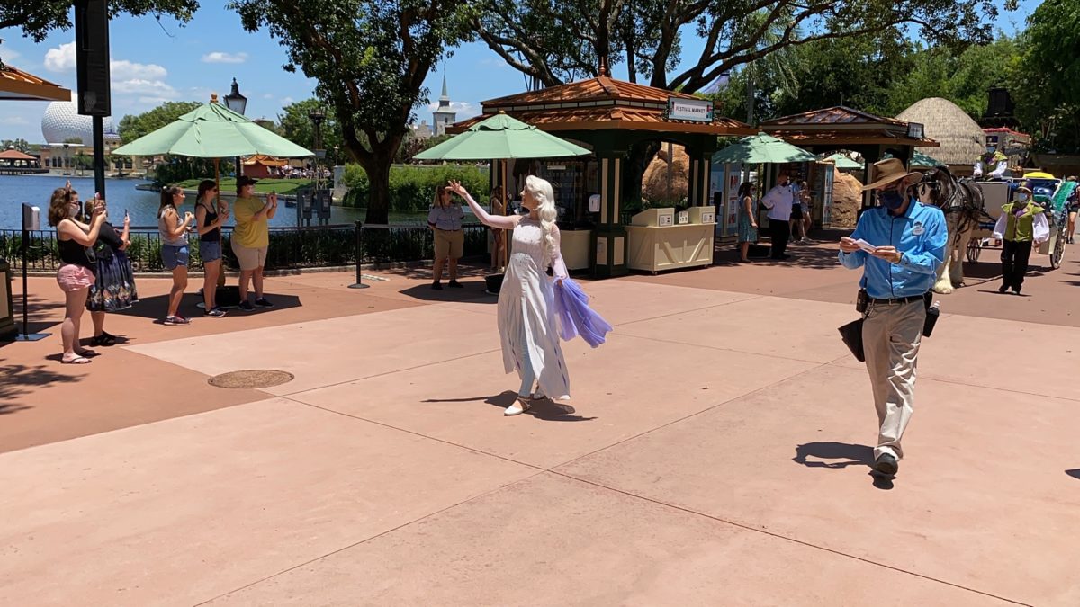 frozen promenade anna elsa