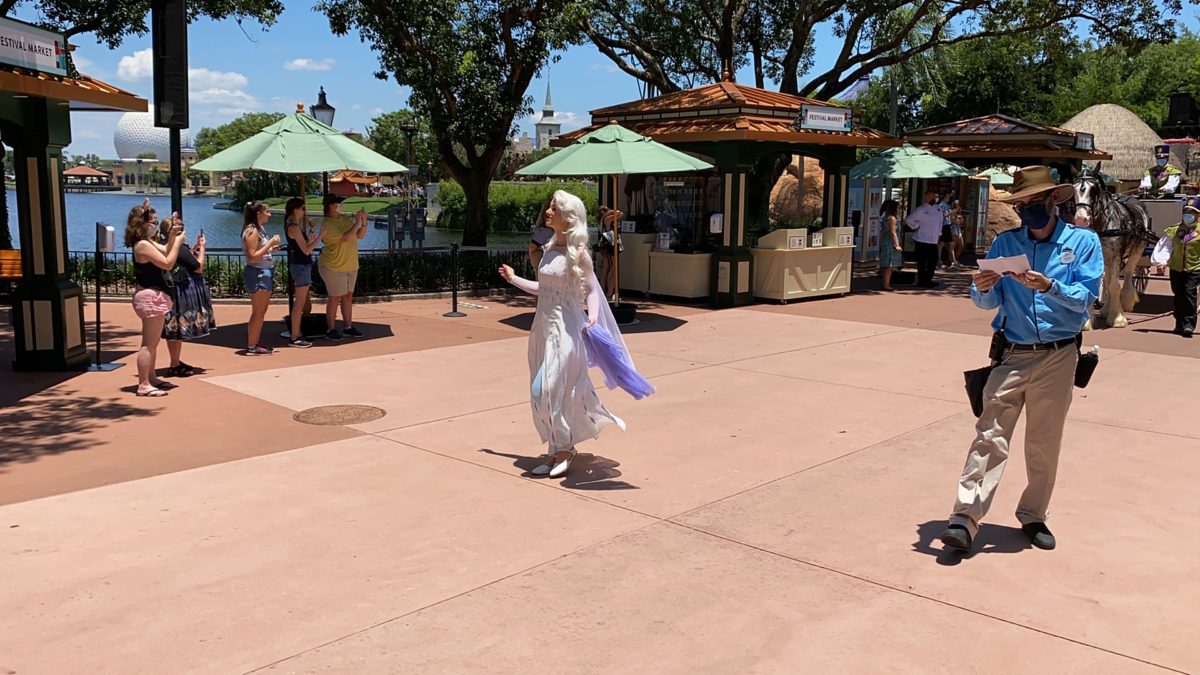 frozen promenade anna elsa