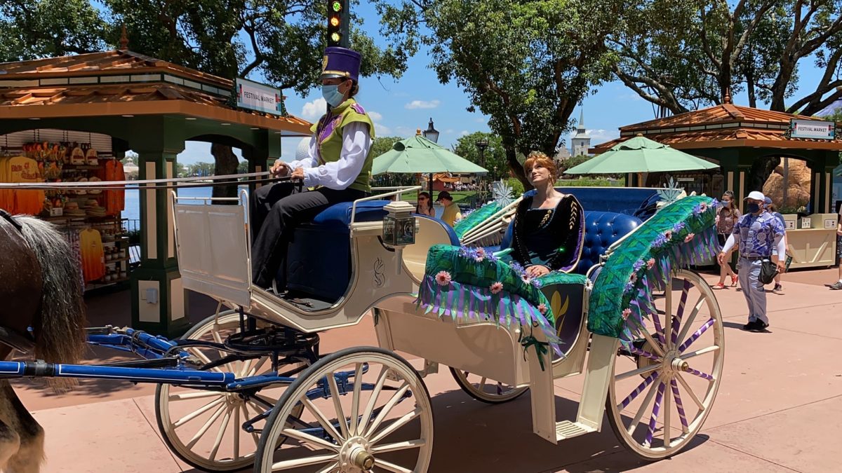 PHOTOS VIDEO Queen Anna and Elsa Take to the World Showcase on