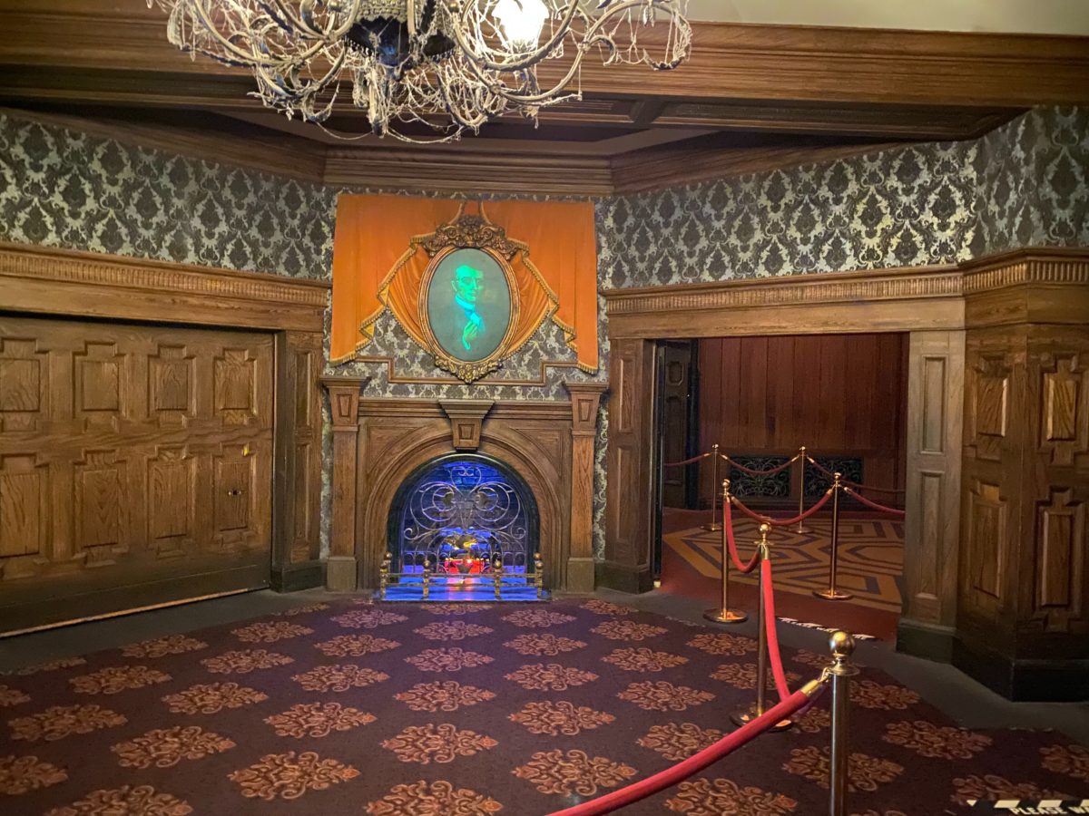 Photos The Haunted Mansion Materializes Modified Stretching Room Walk Through Scene At The 