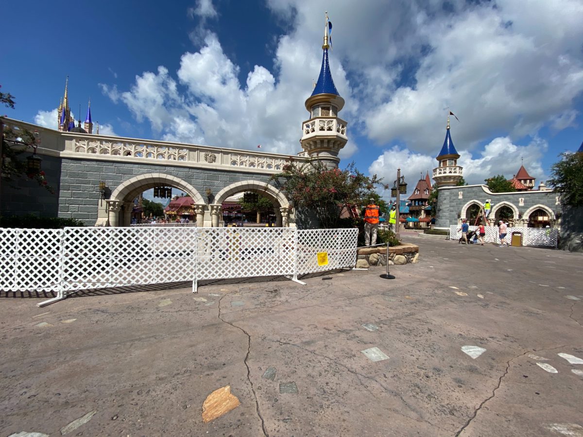 Disney Water Bottle - Disney Princess - Fantasyland Castle