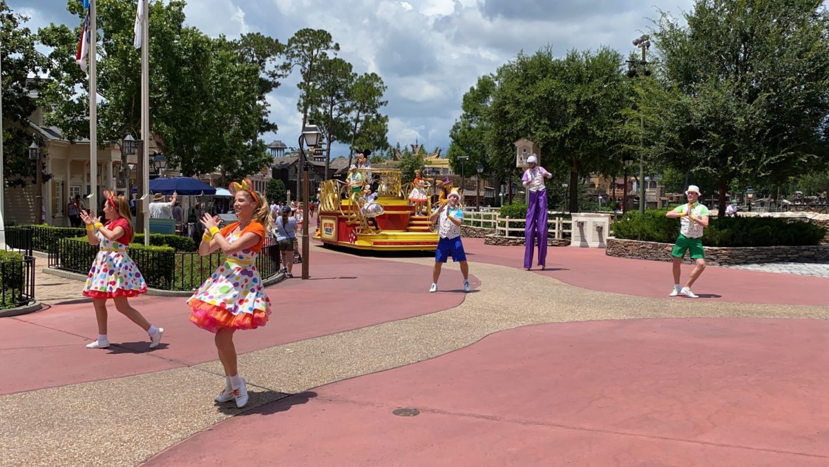 mickey and friends cavalcade