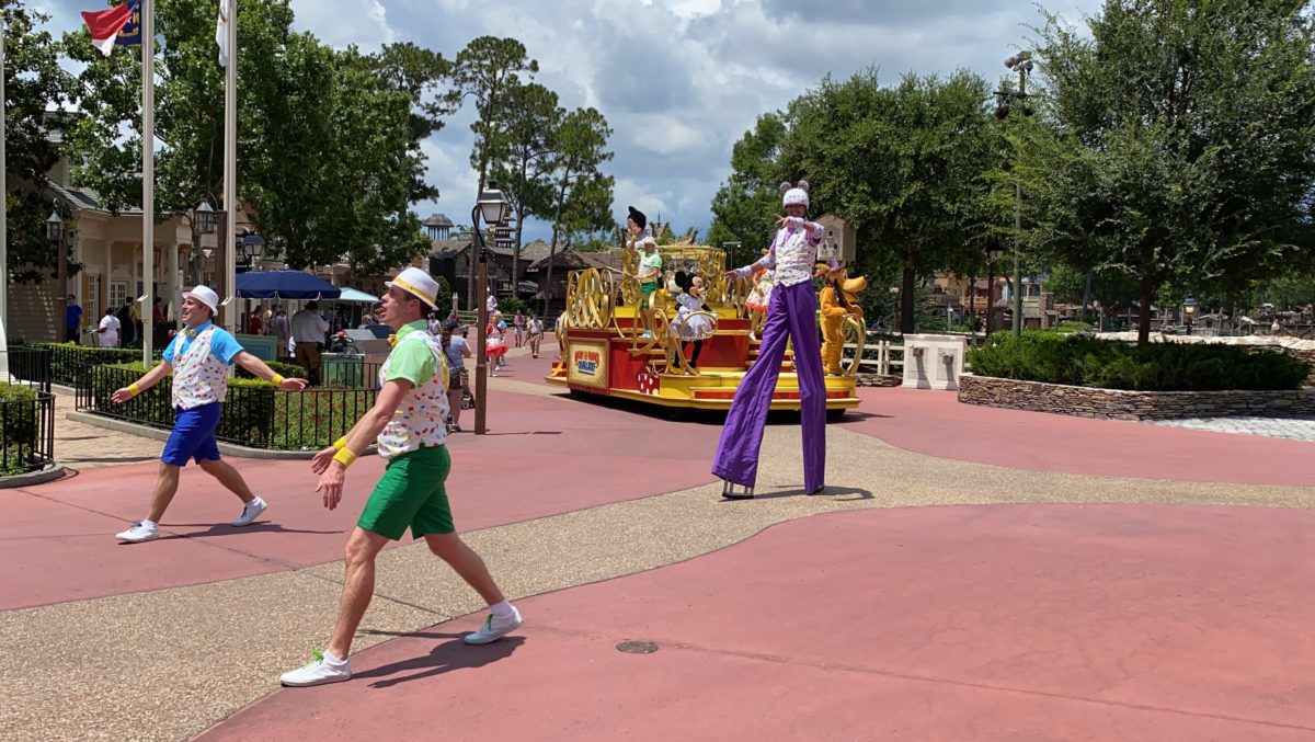 mickey and friends cavalcade