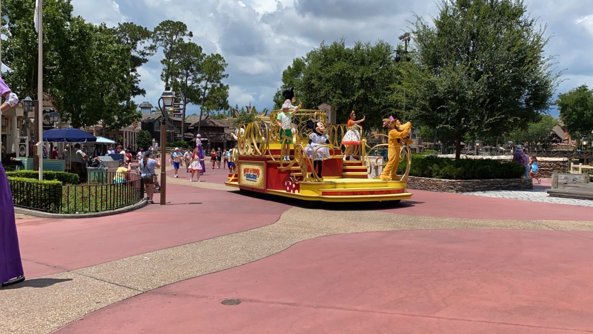 mickey and friends cavalcade