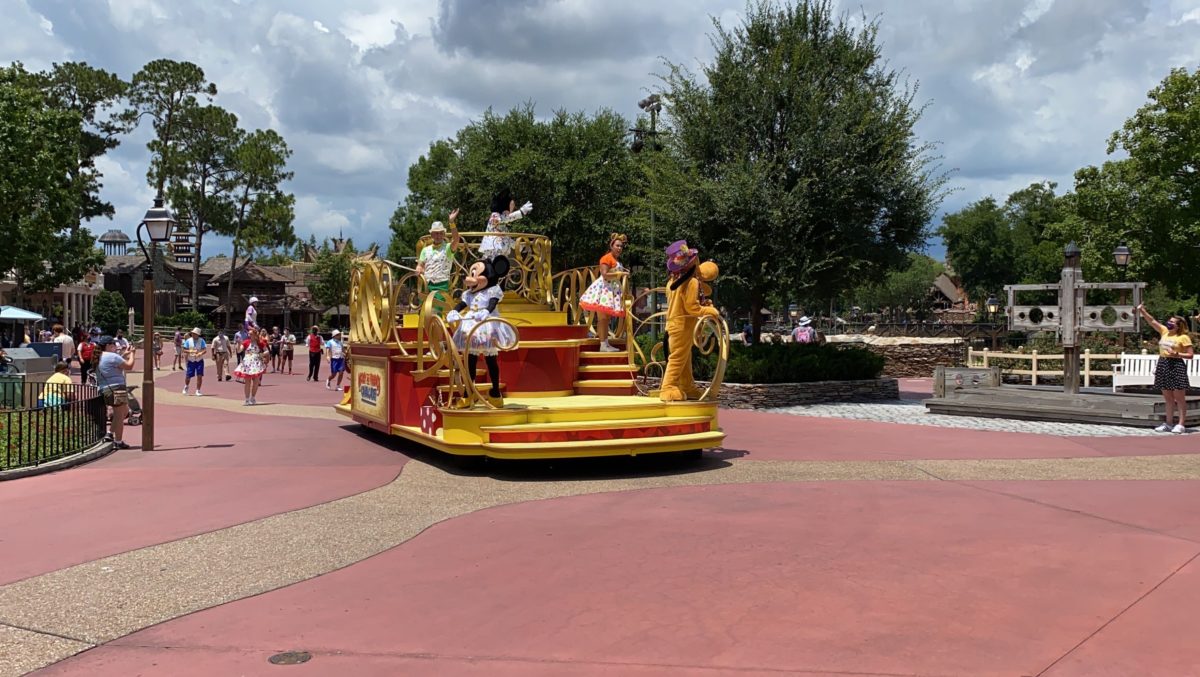 mickey and friends cavalcade